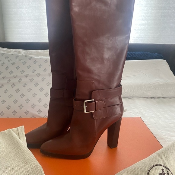 Hermes Brown Heeled Boots with Buckle Detailing - Picture 4 of 13
